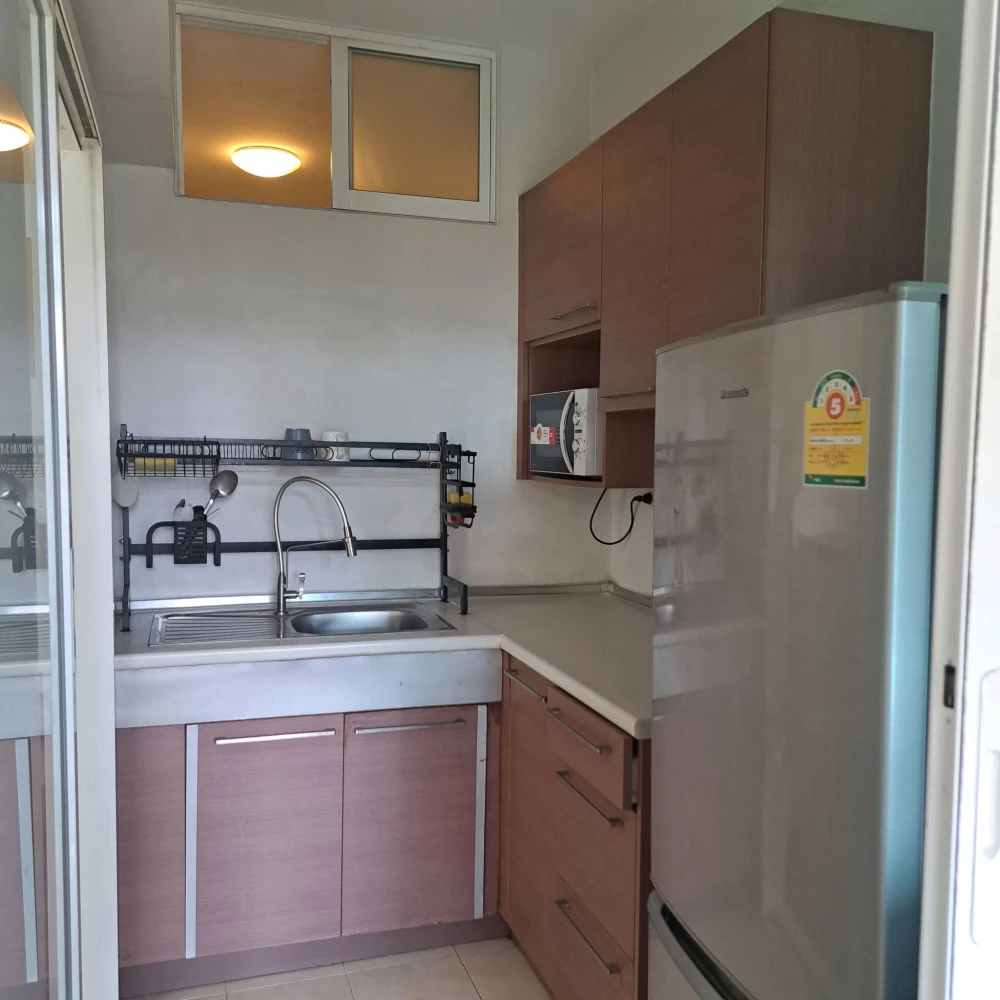 For rent: i-biza Condominium RCA, 5th floor, pool view, fully furnished, ready to move in. Reserve now, don't miss out!