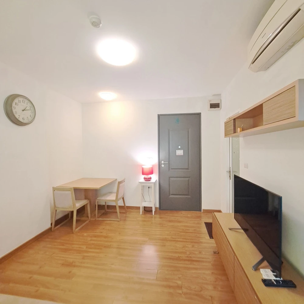 For rent: i-biza Condominium RCA, 5th floor, pool view, fully furnished, ready to move in. Reserve now, don't miss out!