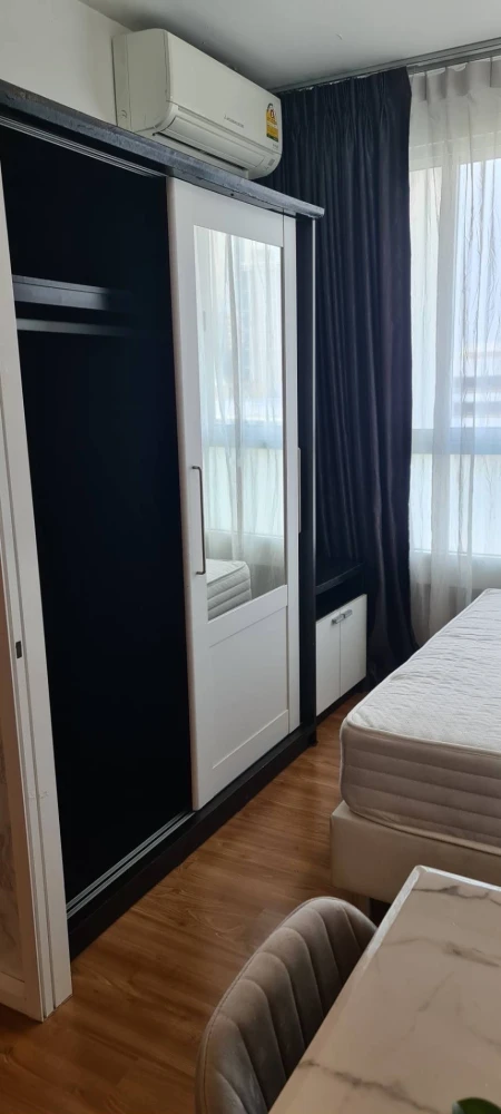 For rent: i-biza Condominium RCA, spacious room, fully furnished, ready to move in. If interested, hurry and reserve now. Don't miss out.