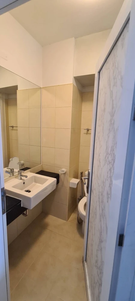 For rent: i-biza Condominium RCA, spacious room, fully furnished, ready to move in. If interested, hurry and reserve now. Don't miss out.