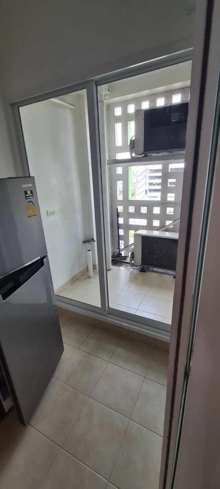For rent: i-biza Condominium RCA, spacious room, fully furnished, ready to move in. If interested, hurry and reserve now. Don't miss out.