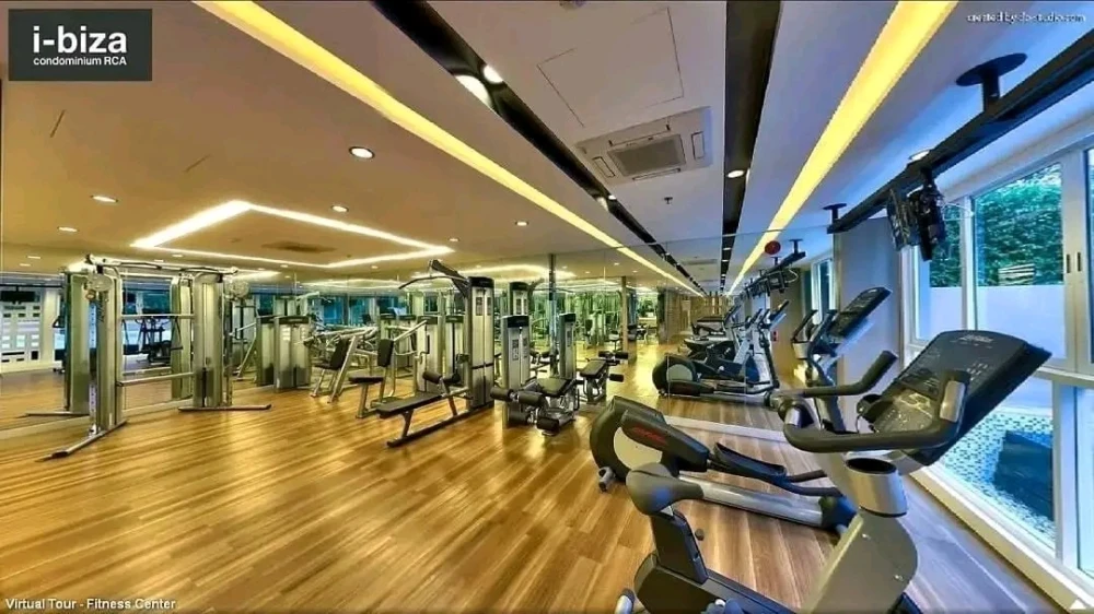 For rent: i-biza Condominium RCA. Spacious room with a comfortable, not-too-low ceiling – unlike typical condos. Book now!