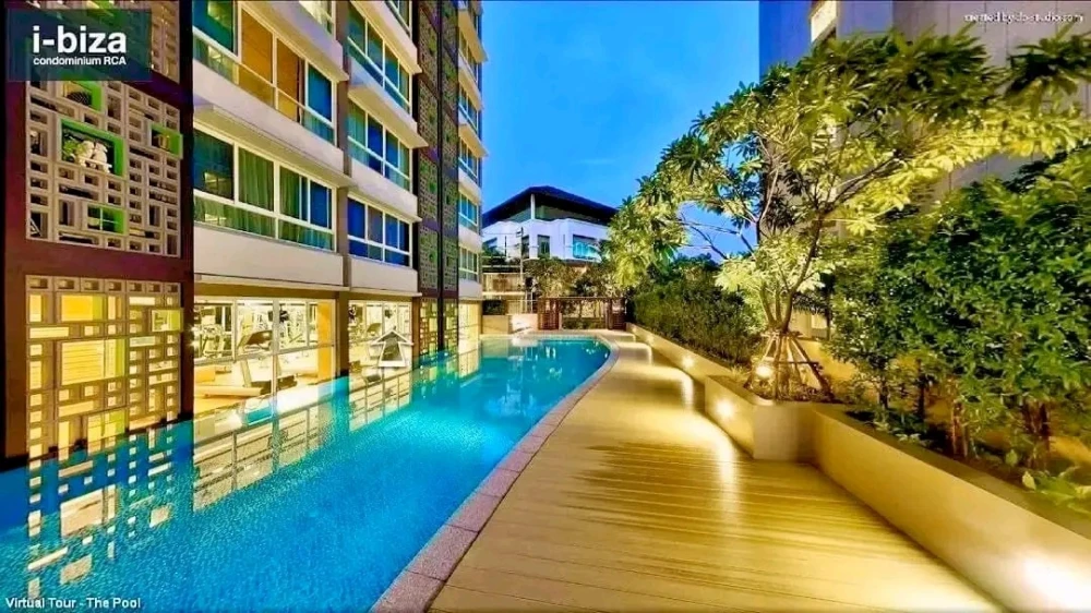 For rent: i-biza Condominium RCA. Spacious room with a comfortable, not-too-low ceiling – unlike typical condos. Book now!
