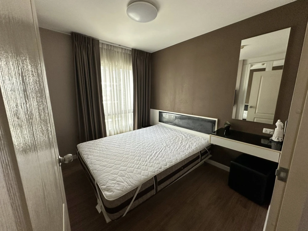 For rent I Condo Sukhumvit 105 1 bedroom 1 bathroom comes with washing machine at a great price. Hurry and book now.