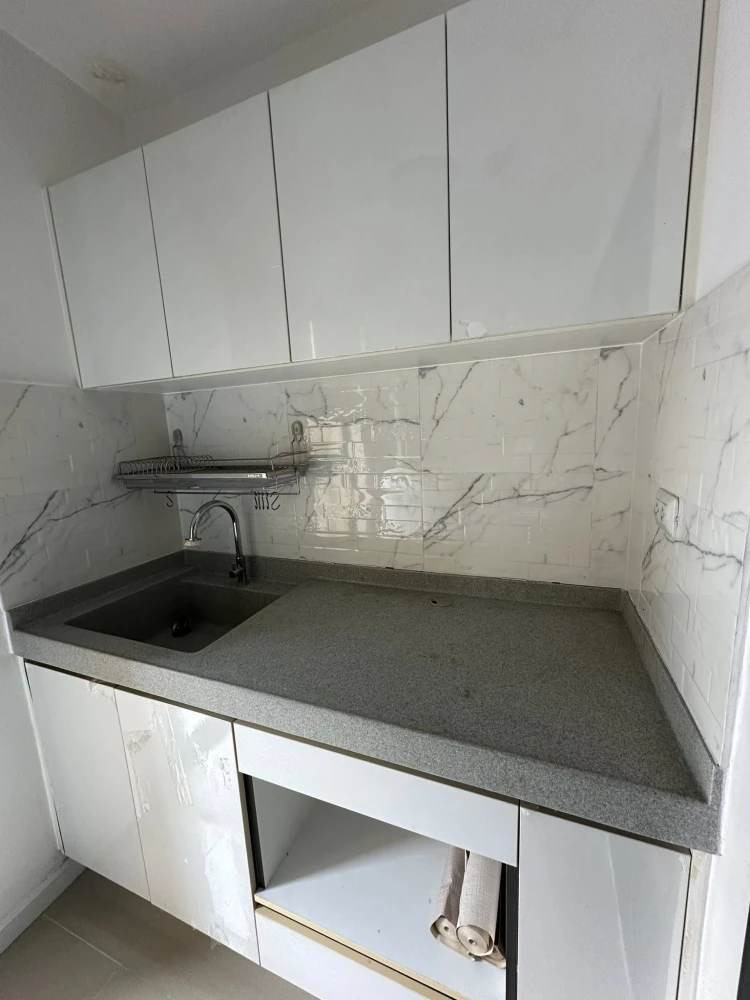 For rent I Condo Sukhumvit 105 1 bedroom 1 bathroom comes with washing machine at a great price. Hurry and book now.