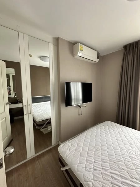 For rent I Condo Sukhumvit 105 1 bedroom 1 bathroom comes with washing machine at a great price. Hurry and book now.