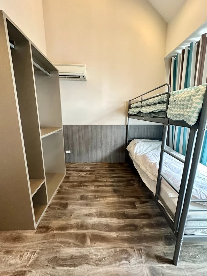 For rent: I-Zen Prime Condominium, room on the 5th floor (top floor), corner room, quiet, lots of usable space, hurry and book now!