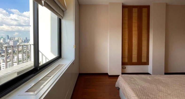 For rent: Icon III, 28th floor, fully furnished unit. Very livable. Book now! Don't miss out! Act fast!