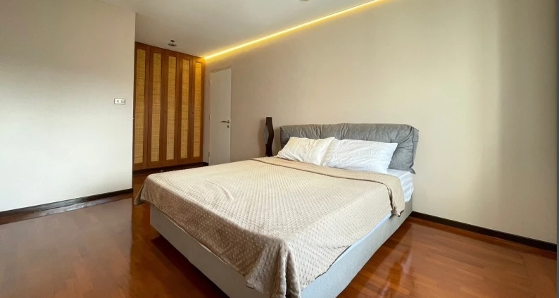 For rent: Icon III, 28th floor, fully furnished unit. Very livable. Book now! Don't miss out! Act fast!