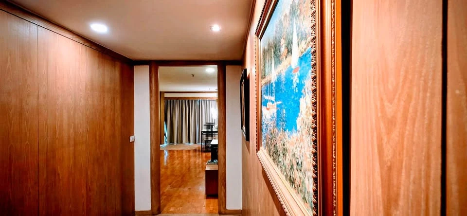 For rent: ICON III, very spacious room, plenty of usable space, fully furnished, reserve now.