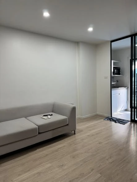 For rent: iCondo Green Space Sukhumvit 77, a nice room on the 3rd floor, fully furnished. Reserve now!