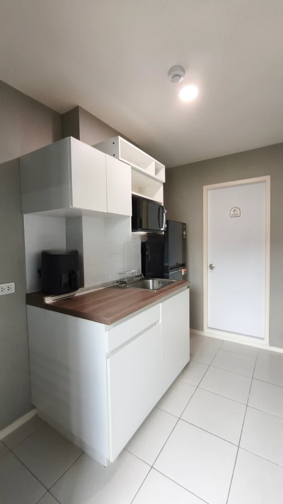 For rent: iCondo Green Space Sukhumvit 77 Phase 2, near the fire escape, easy access, receives gentle morning sun. Don't miss out!