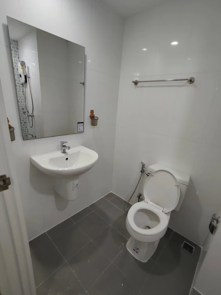 Condo for rent, Icondo Salaya 2, golf course view, corner room, near fire exit, near elevator, quiet, hurry and reserve before it's gone.