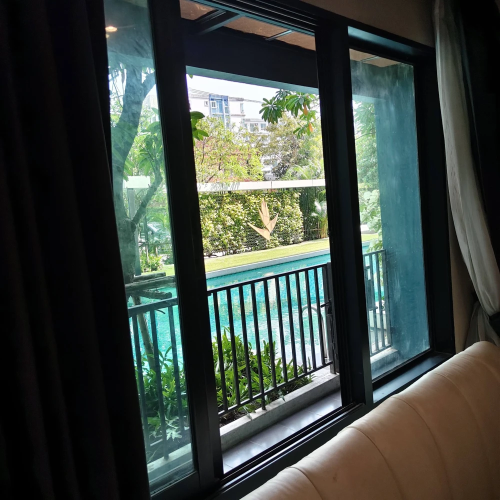 For rent: ICondo Serithai Green Space. Nice room, fully furnished. Ground floor unit available for booking.