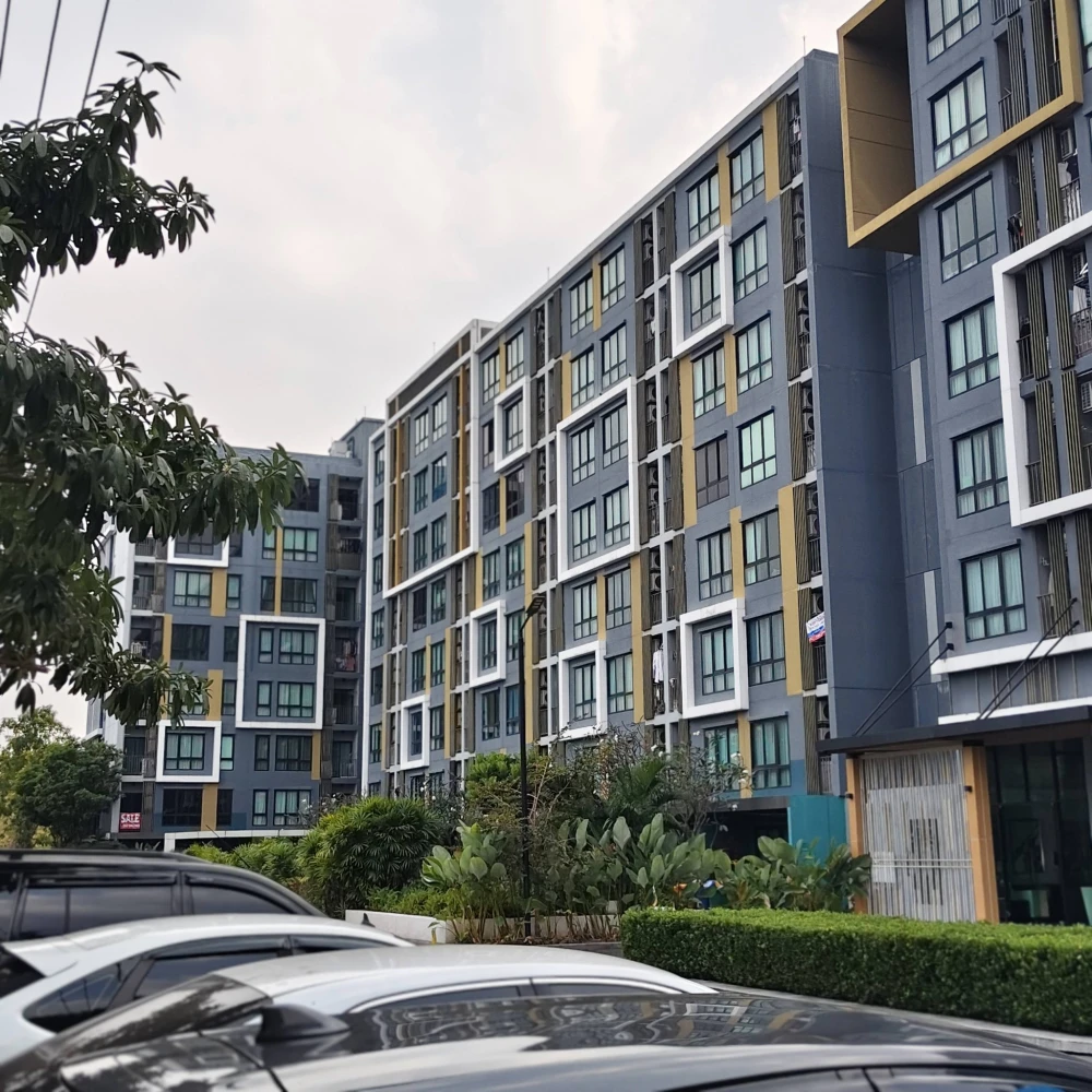 For rent: ICondo Serithai Green Space. Nice room, fully furnished. Ground floor unit available for booking.