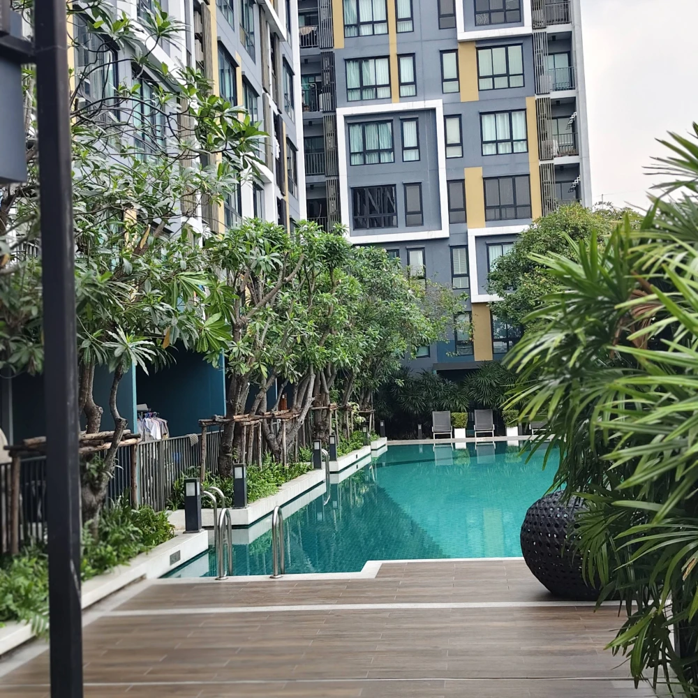 For rent: ICondo Serithai Green Space. Nice room, fully furnished. Ground floor unit available for booking.