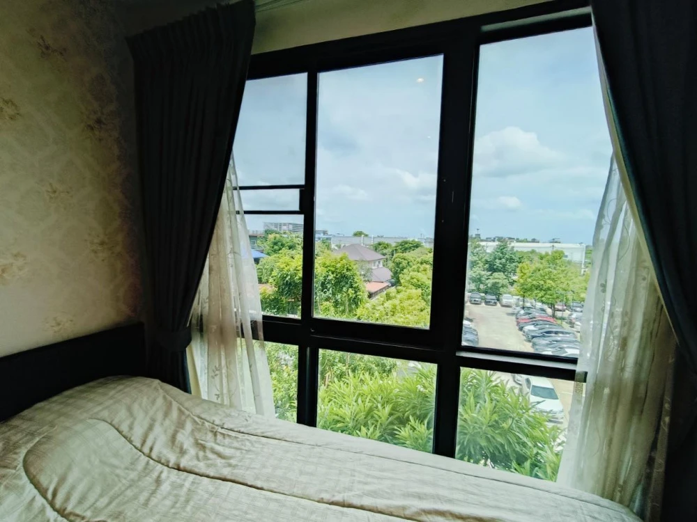 For rent: iCondo Serithai Green Space, corner room, extremely private, everything you need is here. You must not miss it.
