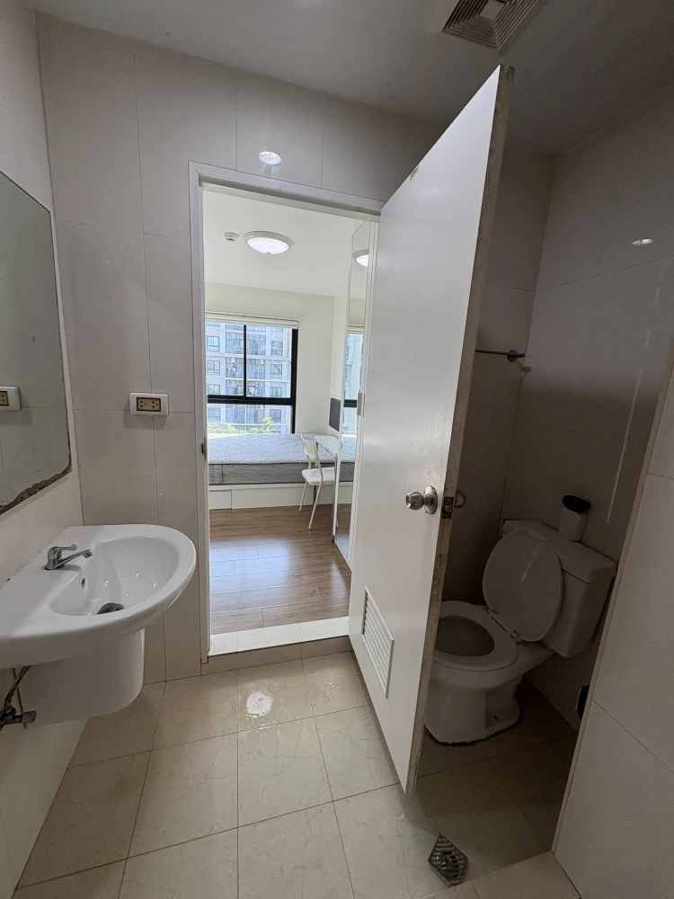 For rent: iCondo Salaya. Spacious rooms with ample living space. Convenient and fully equipped – you won't want to miss this!