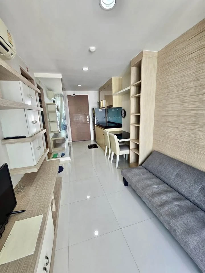 For rent: Ideo BluCove Sathorn, fully furnished unit with high-quality wallpaper, in a prime location. Don't miss out!