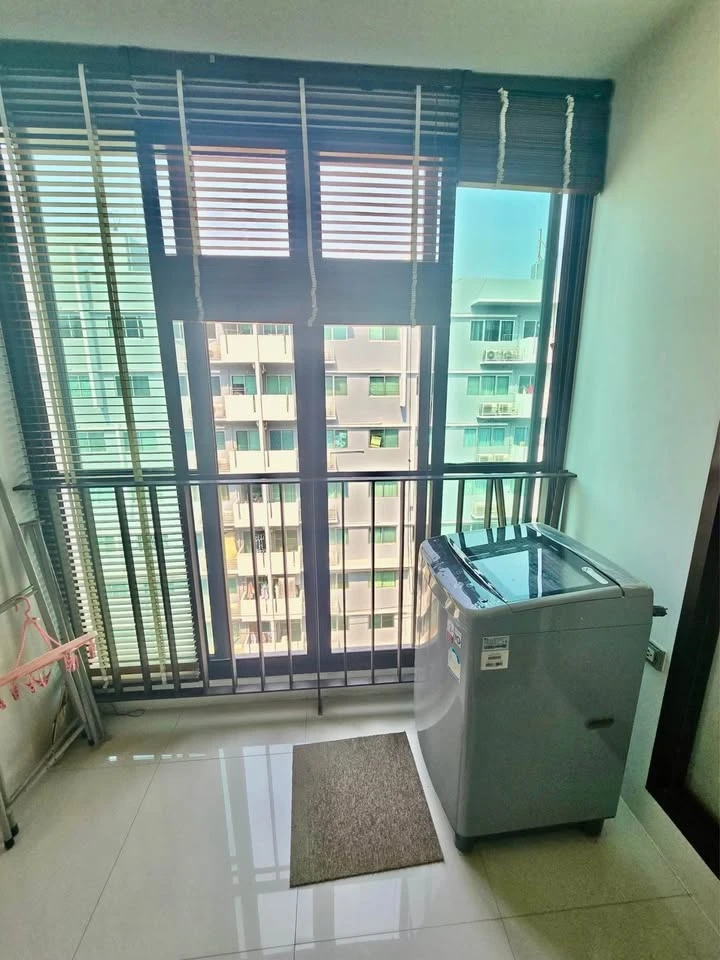 For rent: Ideo BluCove Sathorn, fully furnished unit with high-quality wallpaper, in a prime location. Don't miss out!