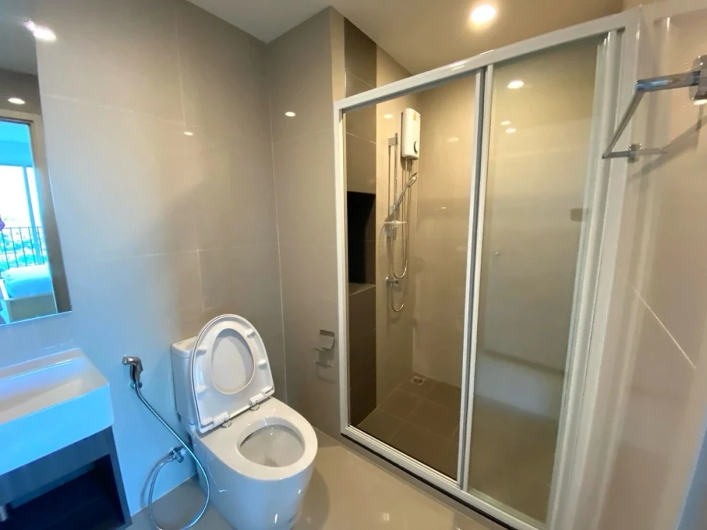 For rent: Ideo Charan 70 - Riverview, 16th floor, beautiful view, high floor, comes with complete decoration.