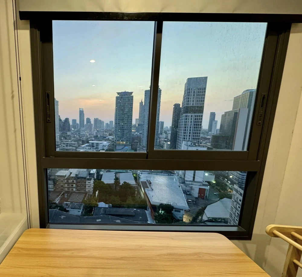 For rent: Ideo Chula Samyan, studio type room, fully furnished with appliances. Just bring your belongings and move in!