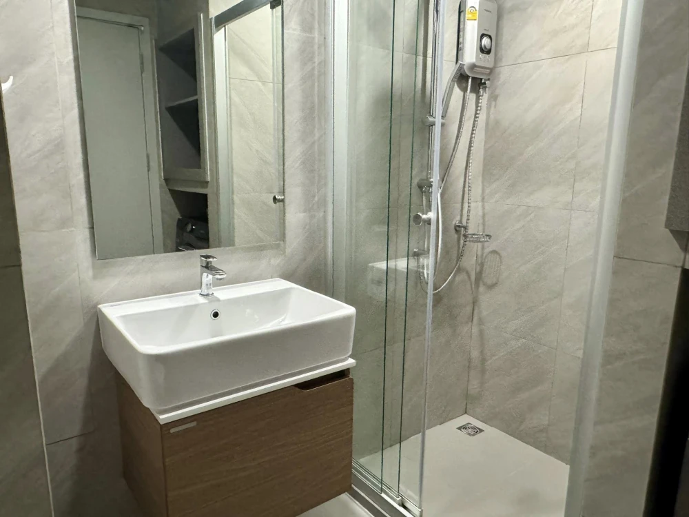 For rent: Ideo Chula Samyan, studio type room, fully furnished with appliances. Just bring your belongings and move in!