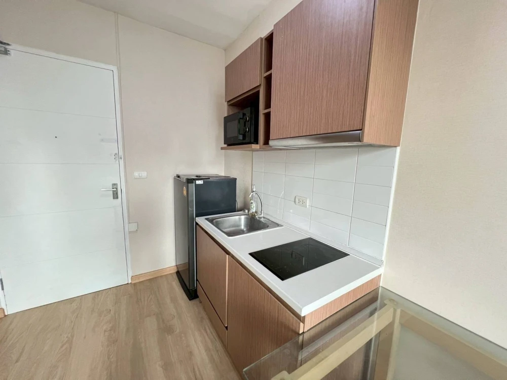 For rent: Ideo Mix Phaholyothin, spacious corner unit, comfortable living space. Book now!
