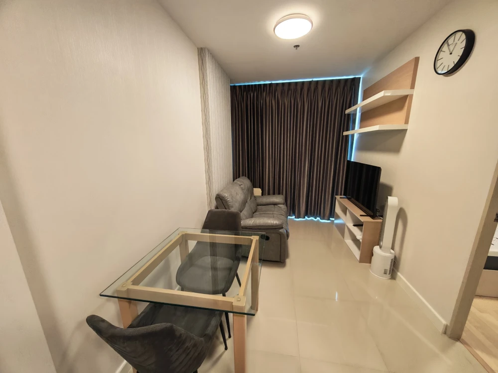For rent: Ideo Mix Phaholyothin, high floor unit, fully furnished + complete appliances. Book now!