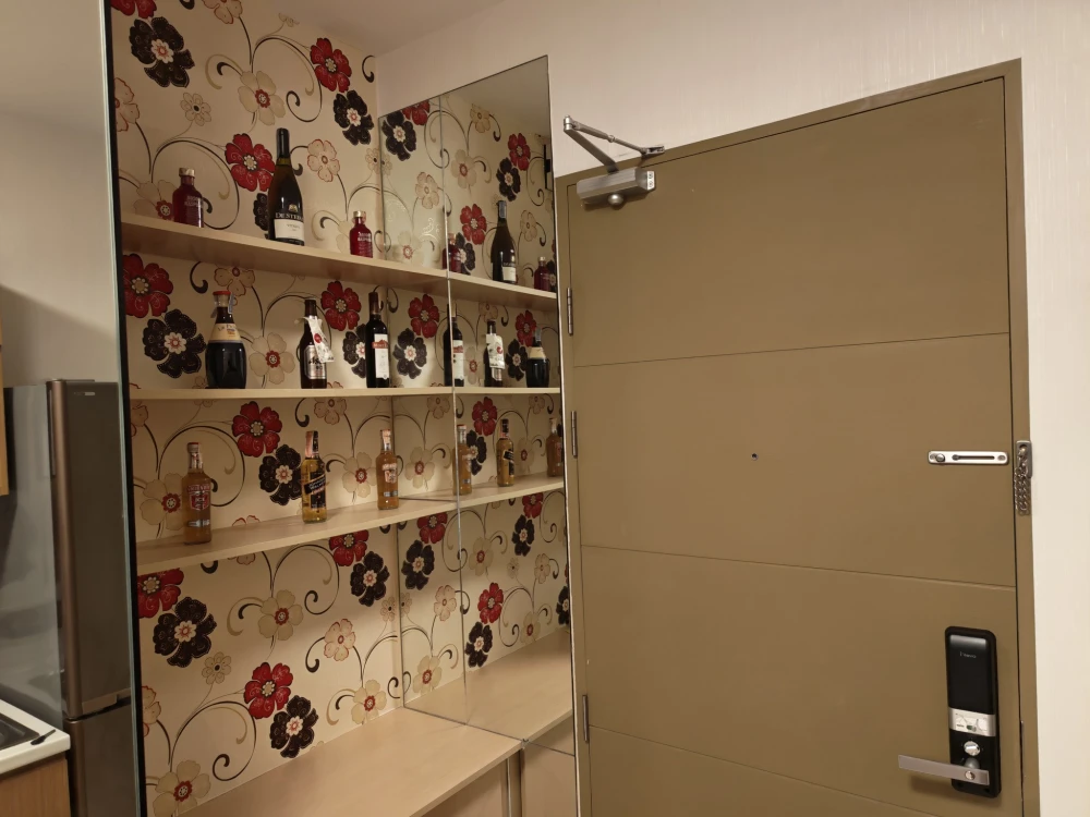 For rent: Ideo Mix Phaholyothin, high floor unit, fully furnished + complete appliances. Book now!