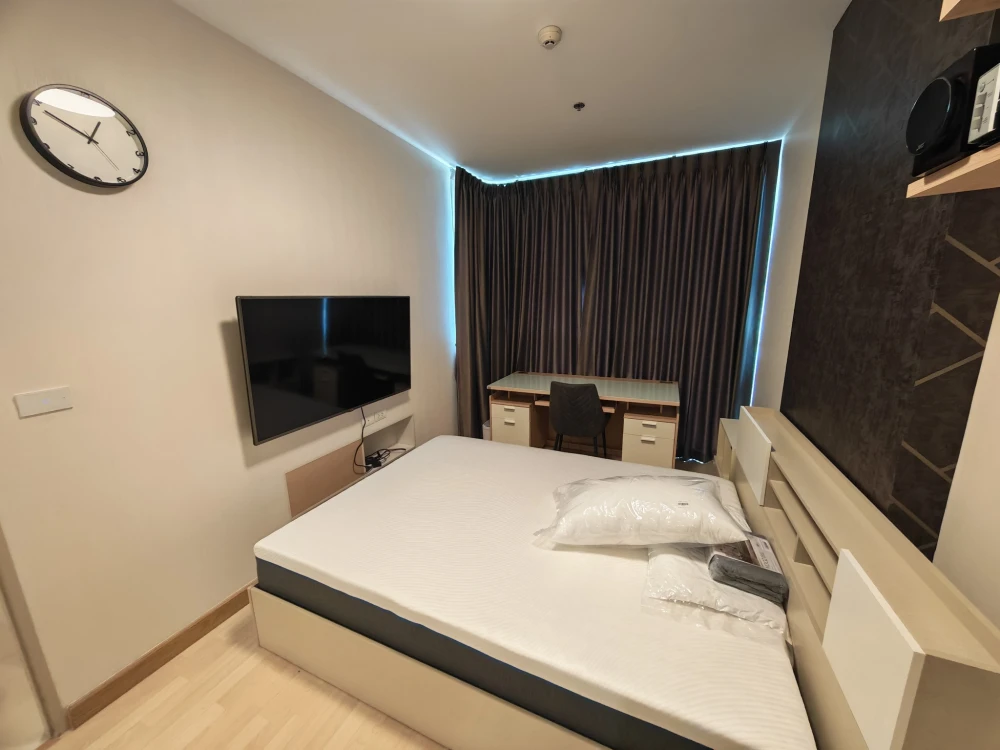 For rent: Ideo Mix Phaholyothin, high floor unit, fully furnished + complete appliances. Book now!