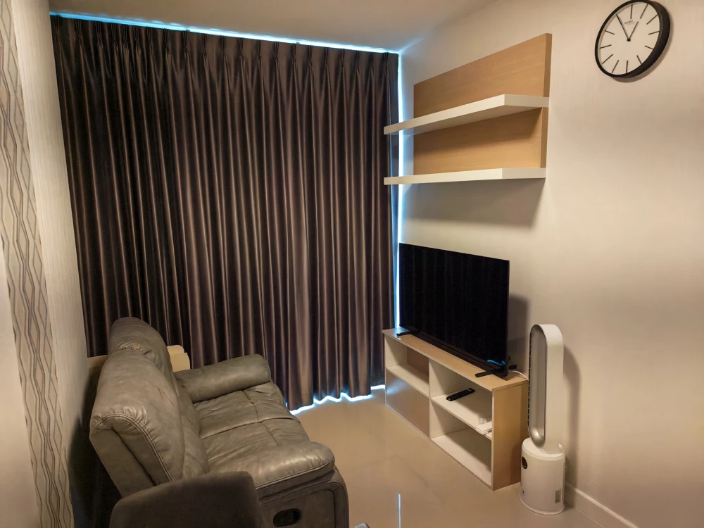 For rent: Ideo Mix Phaholyothin, high floor unit, fully furnished + complete appliances. Book now!