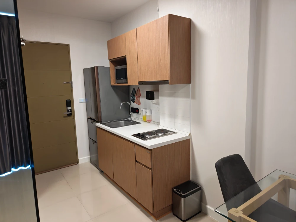 For rent: Ideo Mix Phaholyothin, high floor unit, fully furnished + complete appliances. Book now!