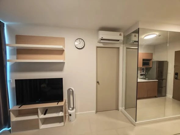 For rent: Ideo Mix Phaholyothin, high floor unit, fully furnished + complete appliances. Book now!