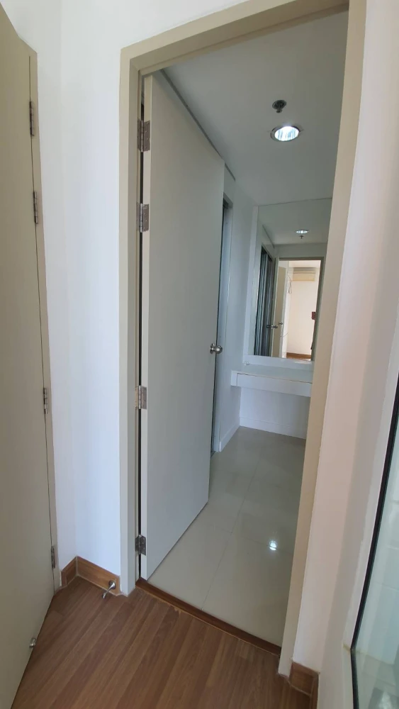 For rent: Ideo Mix Sukhumvit 103, corner unit facing Bang Na intersection. Comfortable and spacious. Book now!