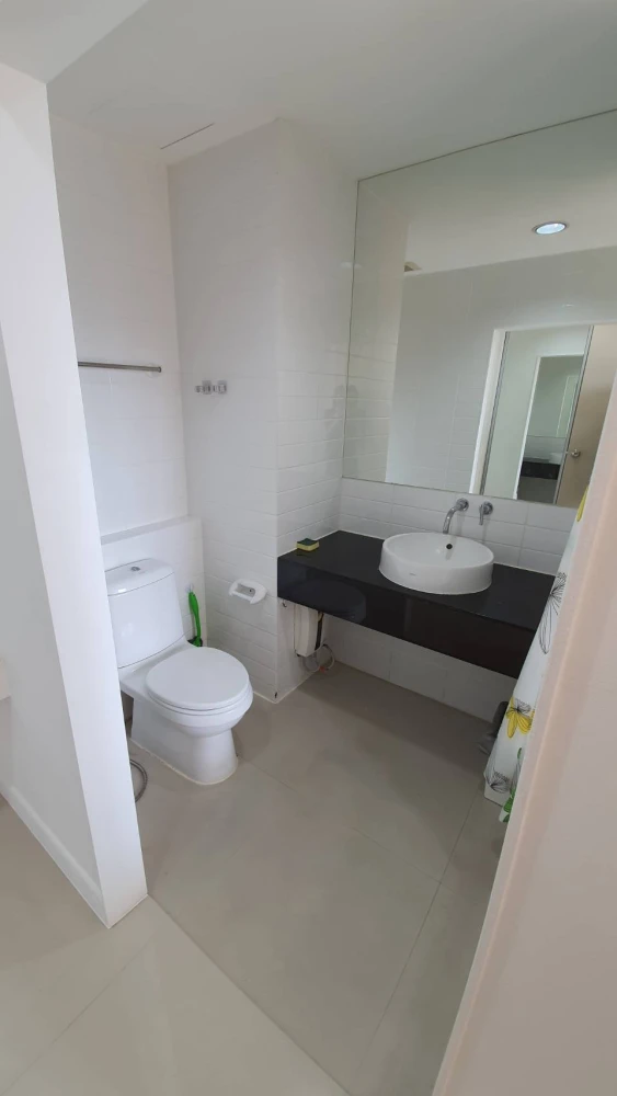 For rent: Ideo Mix Sukhumvit 103, corner unit facing Bang Na intersection. Comfortable and spacious. Book now!