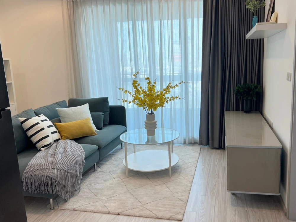 For rent: Ideo Mobi Bangsue Grand Interchange, 2 bedrooms, spacious living area, convenient transportation. Book now!