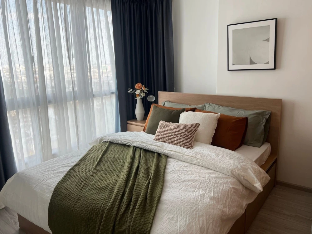 For rent: Ideo Mobi Bangsue Grand Interchange, 2 bedrooms, spacious living area, convenient transportation. Book now!
