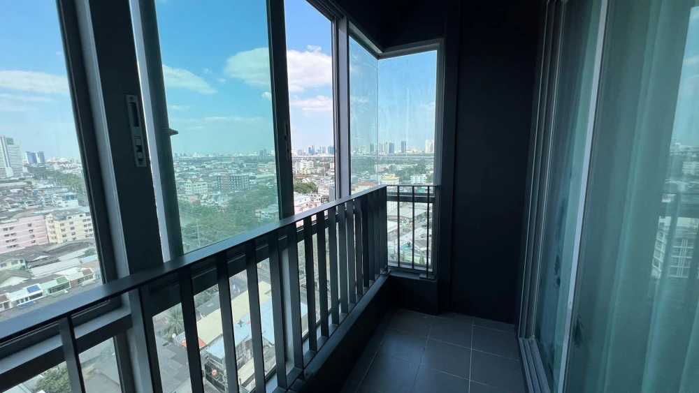 For rent: Ideo Mobi Bangsue Grand Interchange, 2 bedrooms, spacious living area, convenient transportation. Book now!