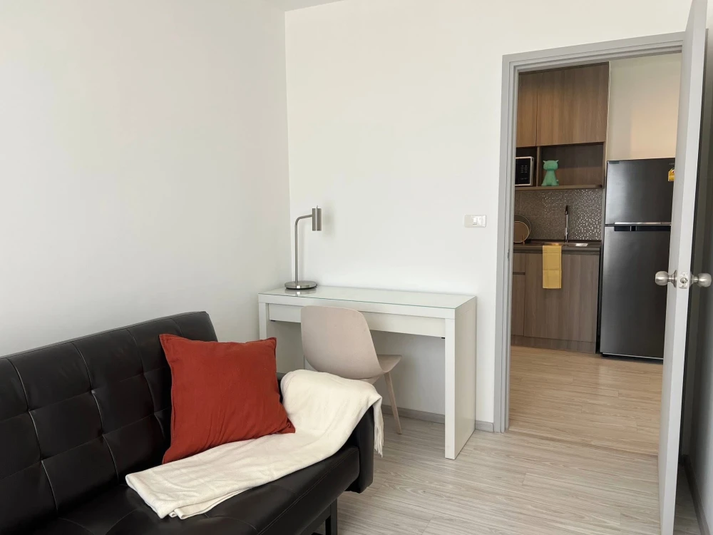 For rent: Ideo Mobi Bangsue Grand Interchange, 2 bedrooms, spacious living area, convenient transportation. Book now!