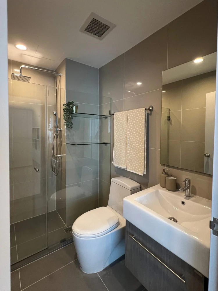 For rent: Ideo Mobi Bangsue Grand Interchange, 2 bedrooms, spacious living area, convenient transportation. Book now!