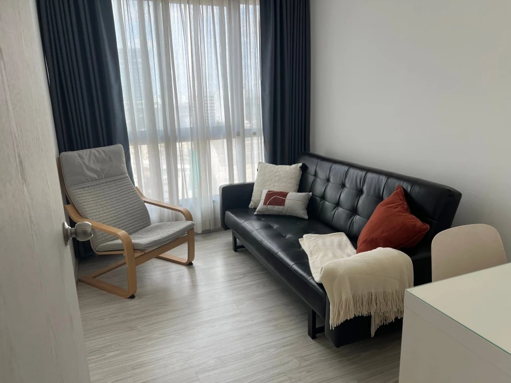 For rent: Ideo Mobi Bangsue Grand Interchange, 2 bedrooms, spacious living area, convenient transportation. Book now!