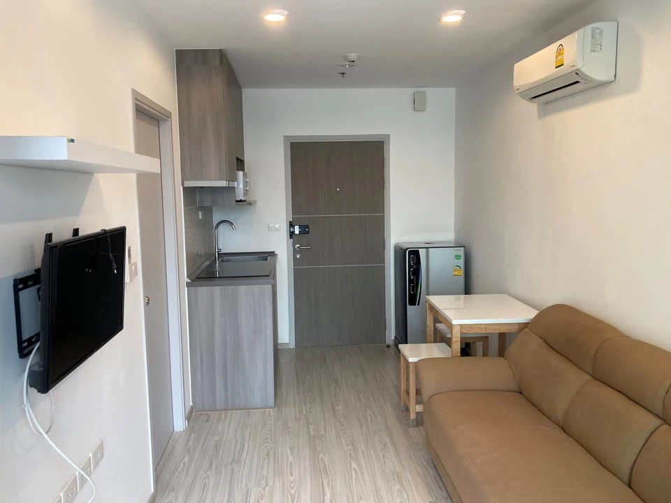 For rent: Ideo Mobi Bangsue Grand Interchange, high floor room with complete facilities. Reserve now!
