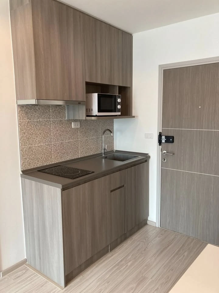 For rent: Ideo Mobi Bangsue Grand Interchange, high floor room with complete facilities. Reserve now!
