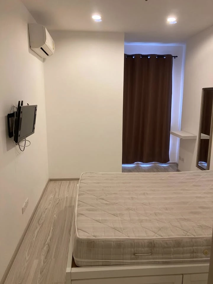 For rent: Ideo Mobi Bangsue Grand Interchange, high floor room with complete facilities. Reserve now!
