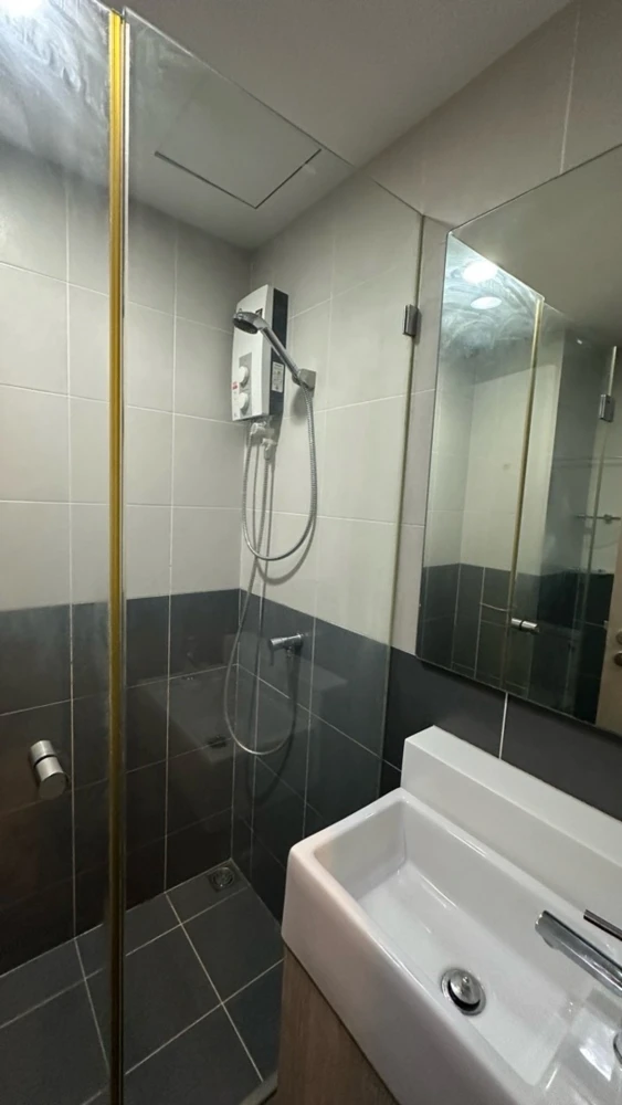 For rent: Ideo Mobi Charan-Interchange. A comfortable room, just bring your bags and move in! Don't miss out!