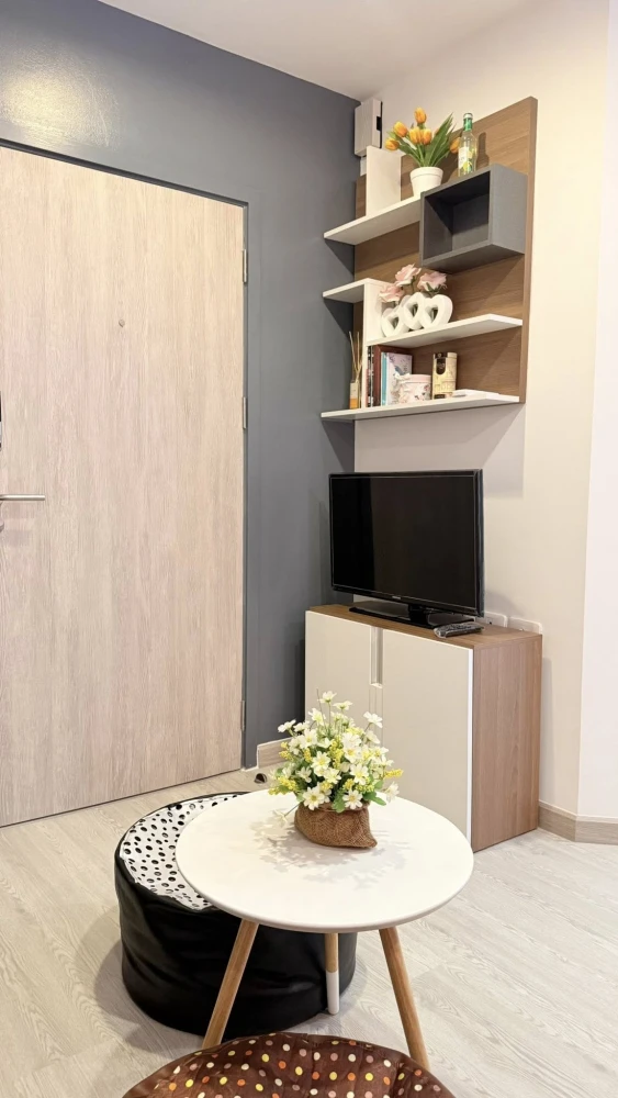 For rent: Ideo Mobi Charan-Interchange, a nice room with full furniture on a high floor. Book now!