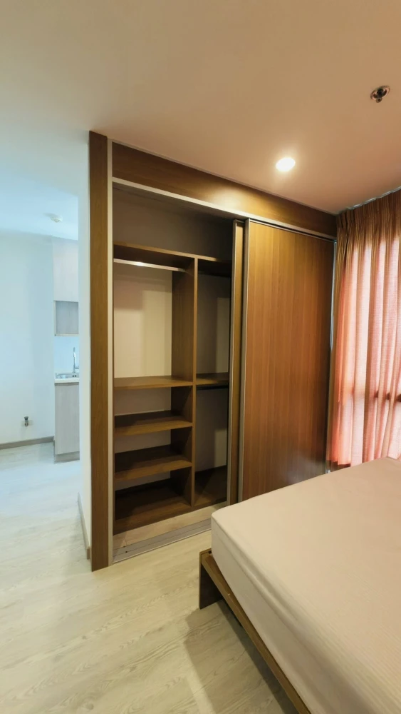 For rent: Ideo Mobi Charan-Interchange, a nice room with full furniture on a high floor. Book now!