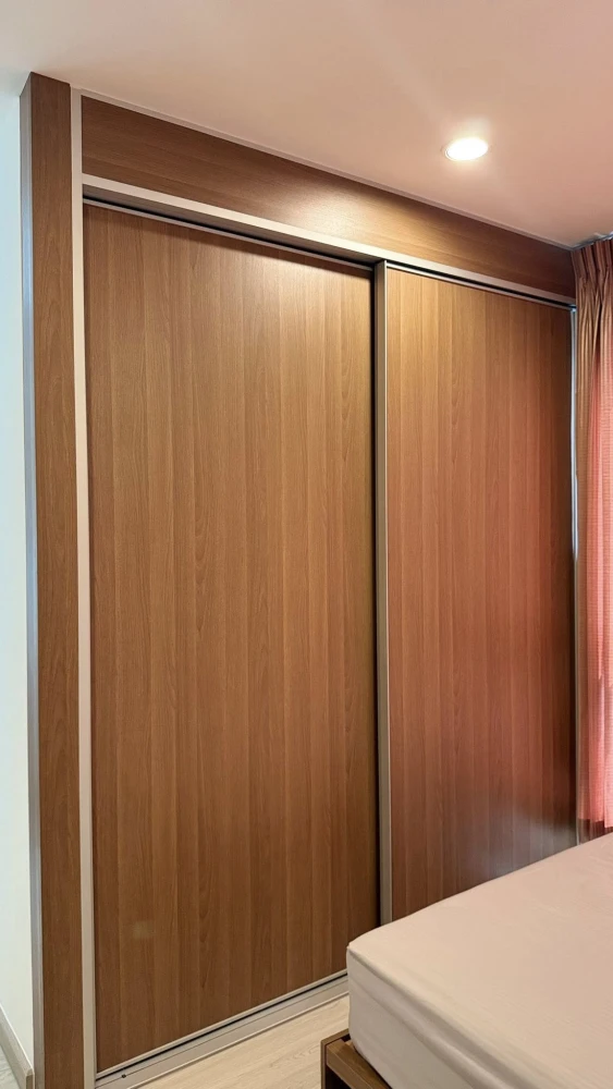 For rent: Ideo Mobi Charan-Interchange, a nice room with full furniture on a high floor. Book now!