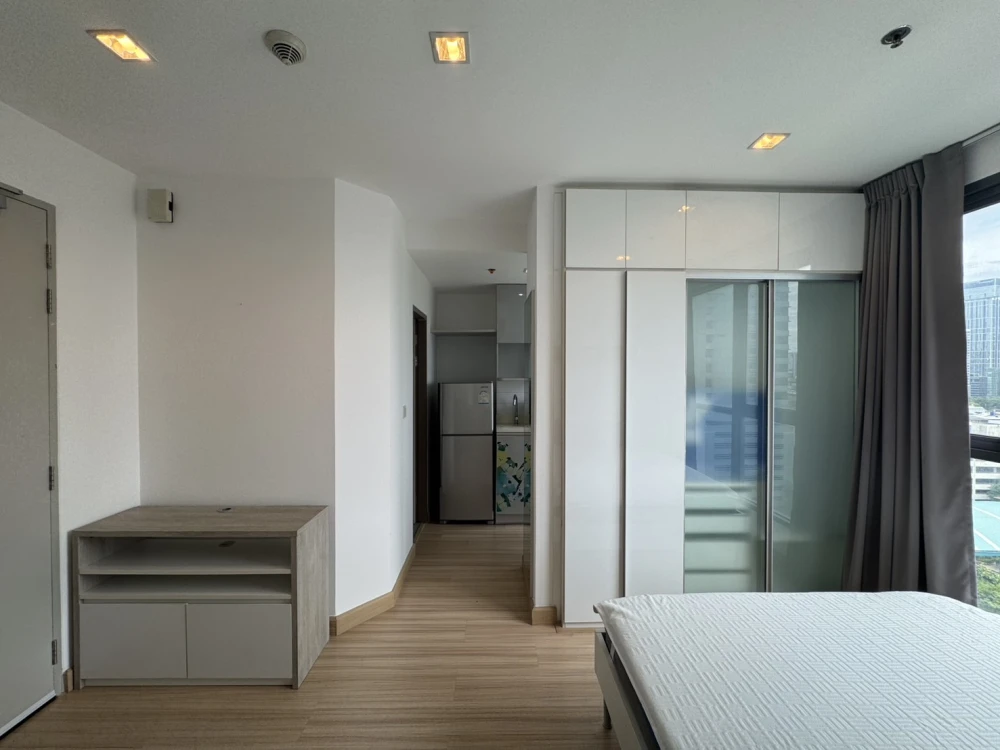 For rent: IDEO Mobi Phaya Thai, ready to move in, high floor, fully furnished, reserve now!